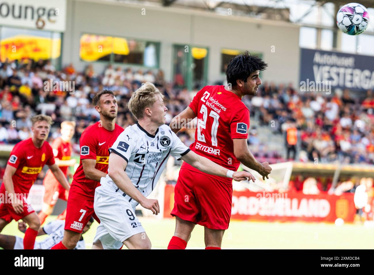 Farum, Danimarca. 27 luglio 2024. Zidan Sertdemir, FCN e Ola Brynhildsen, FCM durante la Superliga match tra FC Nordsjaelland e FC Midtjylland al Right to Dream Park di Farum sabato 27 luglio 2024. (Foto: Martin Sylvest/Ritzau Scanpix 2024) credito: Ritzau/Alamy Live News Foto Stock