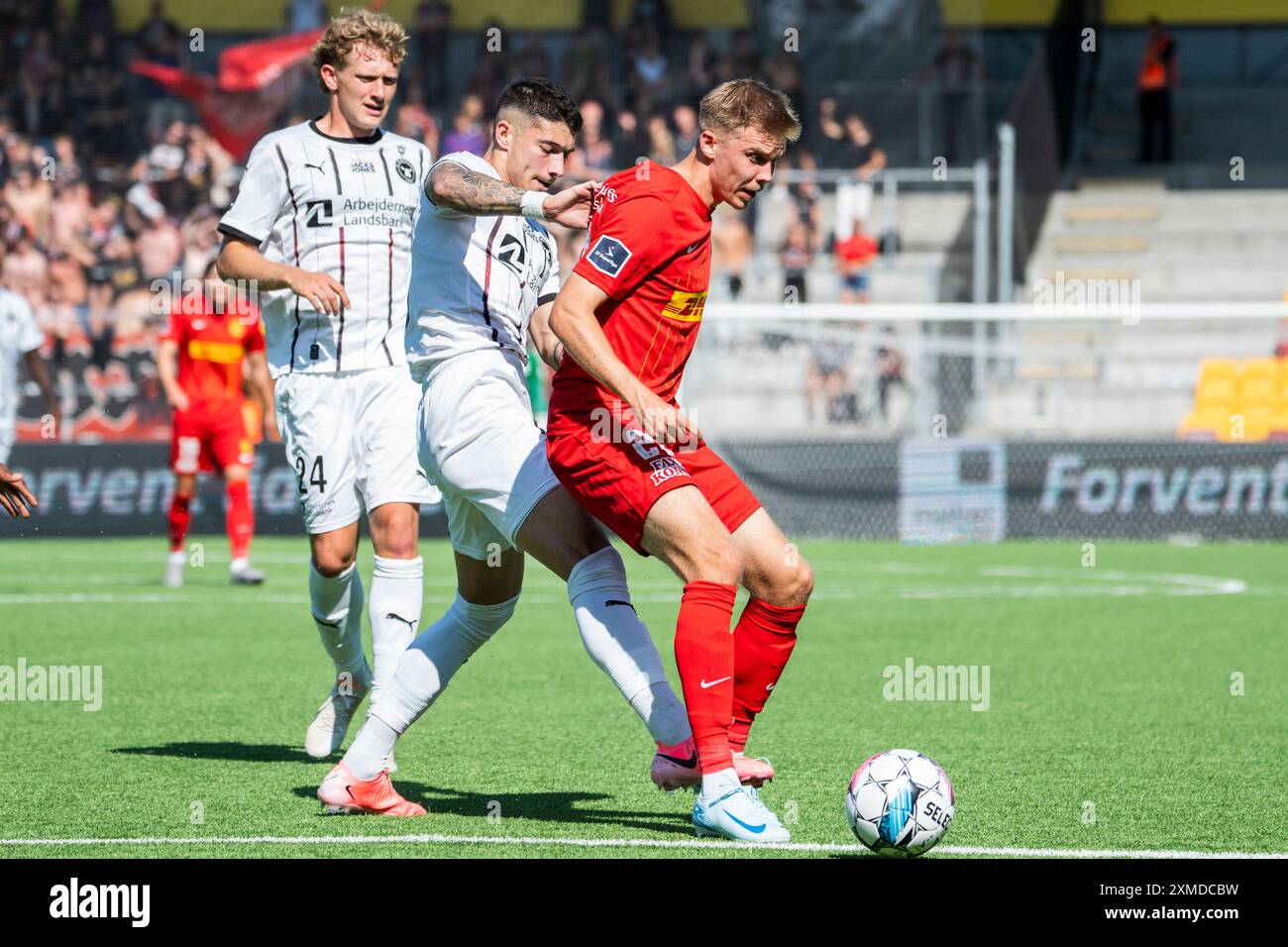 Farum, Danimarca. 27 luglio 2024. Oliver Antman, FCN e Emiliano Martínez, FCM durante il Superliga match tra FC Nordsjaelland e FC Midtjylland a Right to Dream Park a Farum sabato 27 luglio 2024. (Foto: Martin Sylvest/Ritzau Scanpix 2024) credito: Ritzau/Alamy Live News Foto Stock