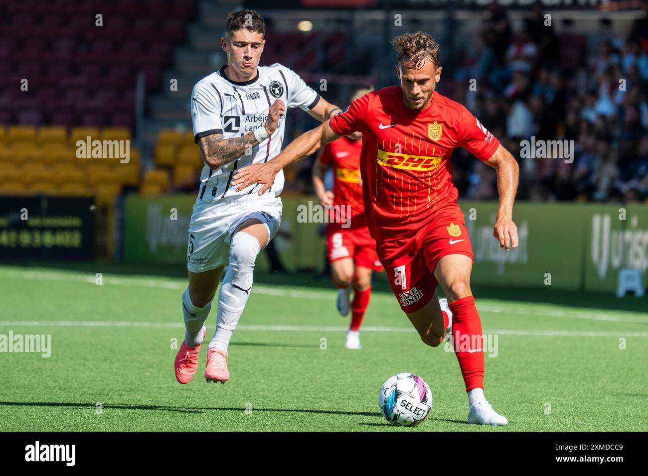 Farum, Danimarca. 27 luglio 2024. Marcus Ingvartsen, FCN e Emiliano Martínez, FCM durante il Superliga match tra FC Nordsjaelland e FC Midtjylland al Right to Dream Park di Farum sabato 27 luglio 2024. (Foto: Martin Sylvest/Ritzau Scanpix 2024) credito: Ritzau/Alamy Live News Foto Stock