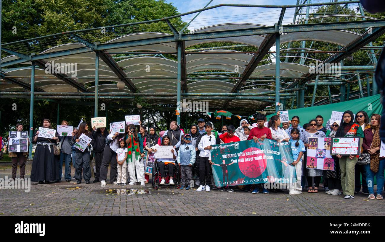 Limerick, manifestazione irlandese da parte del popolo bengalese, 27 luglio 2024 Foto Stock