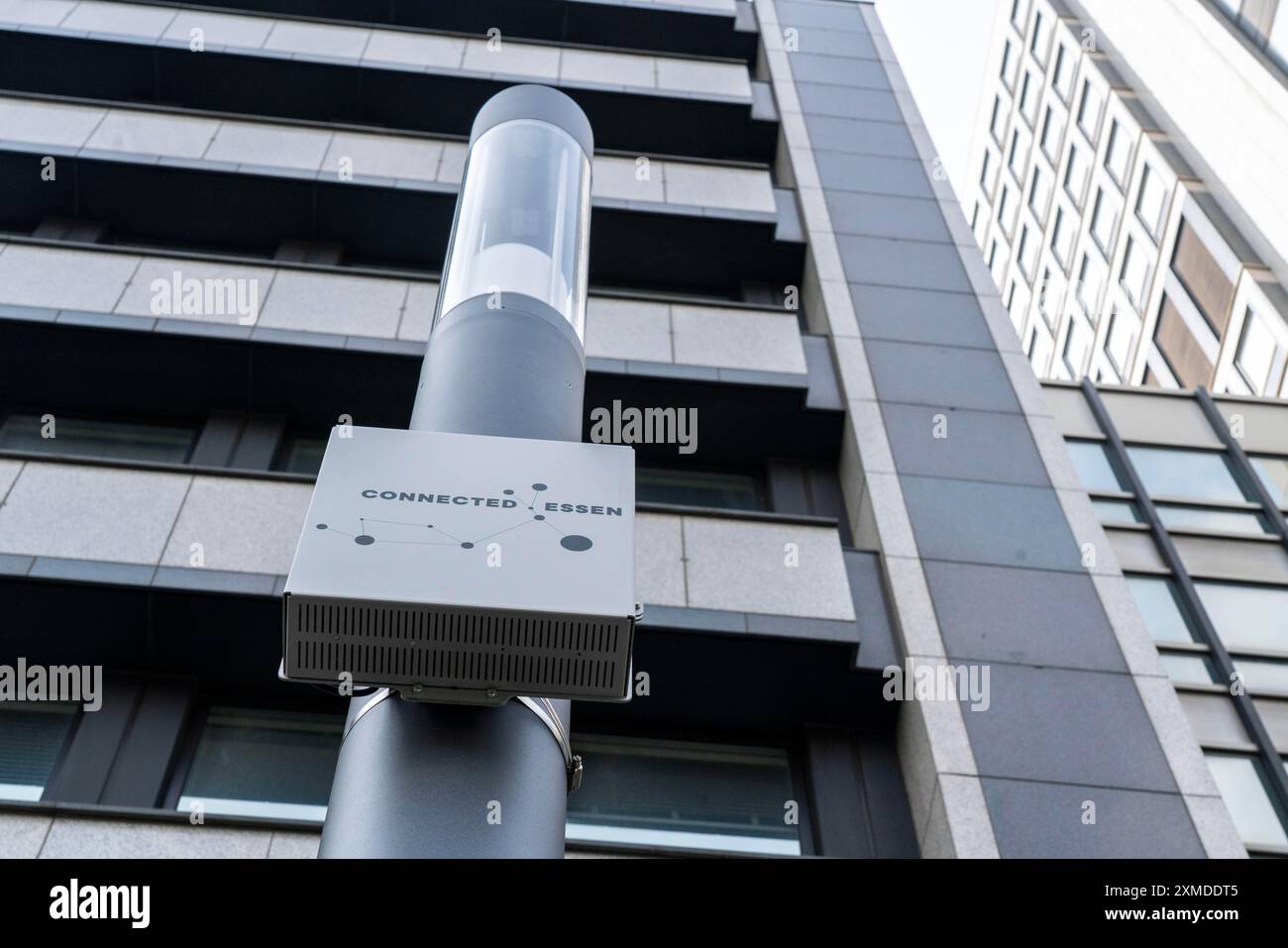 Pali intelligenti, lampioni intelligenti, test run, EON e la città di Essen stanno testando lampioni che misurano i dati ambientali, forniscono Foto Stock