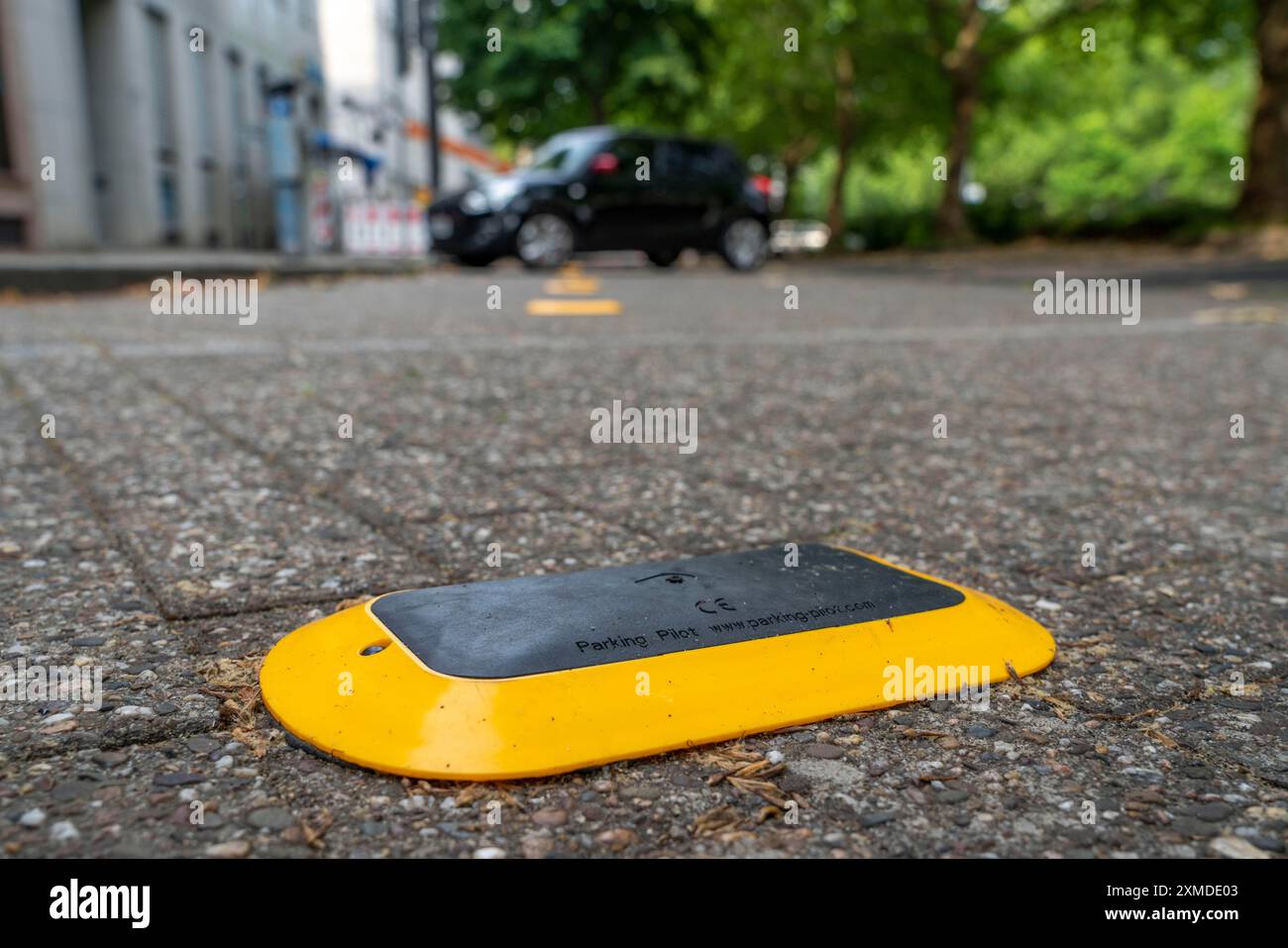 Sensori per l'occupazione del parcheggio per pali intelligenti, lampioni stradali intelligenti, test run, EON e lanterne di prova della città di Essen che misurano Foto Stock