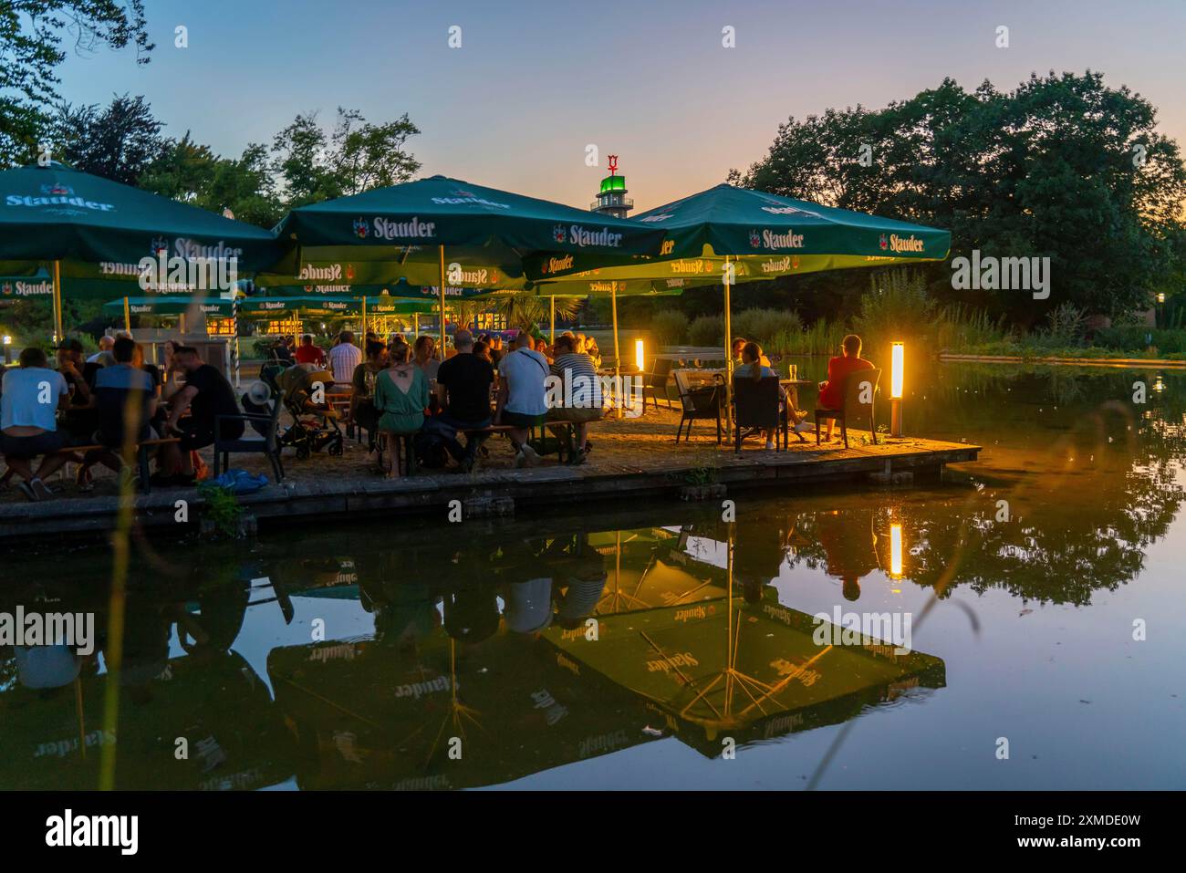 Grugapark, giardino d'acqua della birra, all'ingresso principale, Grugaturm, Essen, Germania Foto Stock