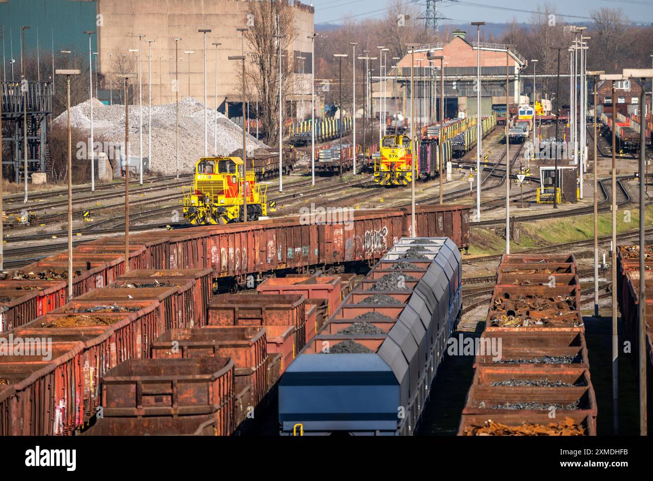 La consegna dei rottami metallici, per ferrovia, alla HKM, alla Huettenwerke Krupp-Mannesmann di Duisburg-Huettenheim, vengono nuovamente fusi e trasformati in acciaio Foto Stock