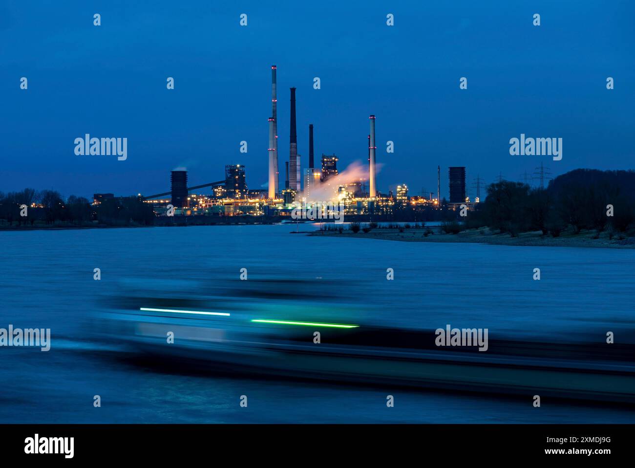 Reno a Duisburg Bruckhausen, Marxloh, acciaierie ThyssenKrupp, altiforni, impianti di sinterizzazione, nuvola di scarico del cokino Schwelgern Foto Stock