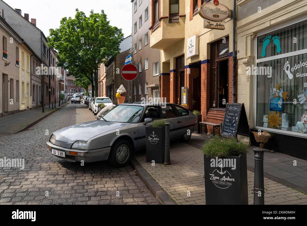 Ristorante, Cafe zum Anker, ispettore della scena del crimine Horst Schimanski, pub cult, auto originale Citroen CX da Schimmi, quartiere portuale Foto Stock