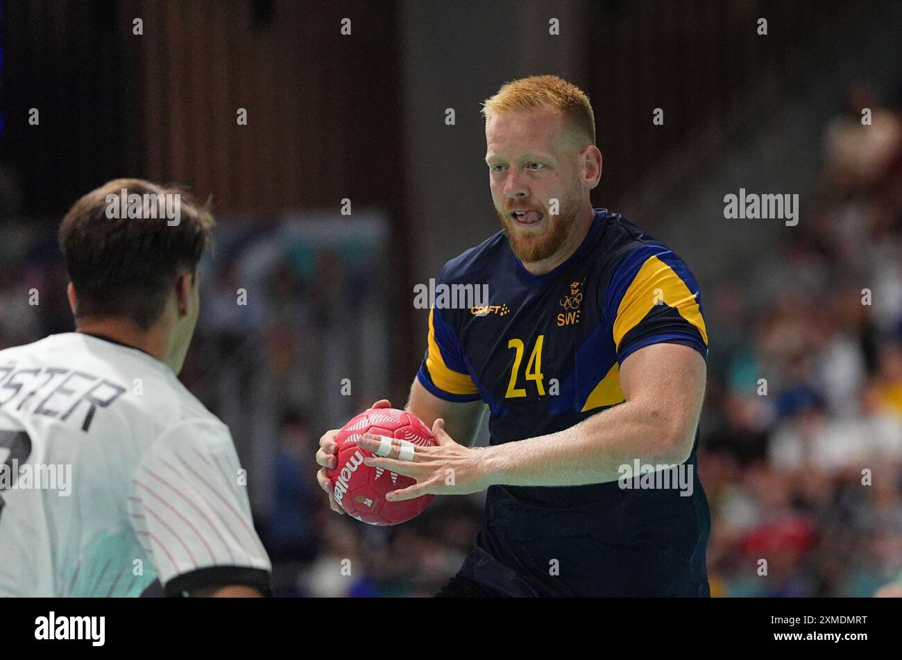 Paris South Arena, Parigi, Francia. 27 luglio 2024. Jim Gottfridsson (Svezia) durante una partita olimpica di pallamano - gruppo A, Germania e Svezia, alla Paris South Arena, Parigi, Francia. Ulrik Pedersen/CSM/Alamy Live News Foto Stock