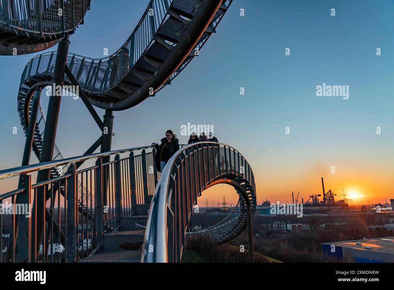 Monumento storico Angerpark Tiger & Turtle, Magic Mountain, scultura a forma di montagne russe sulla punta Heinrich-Hildebrand-Hoehe, HKM Foto Stock