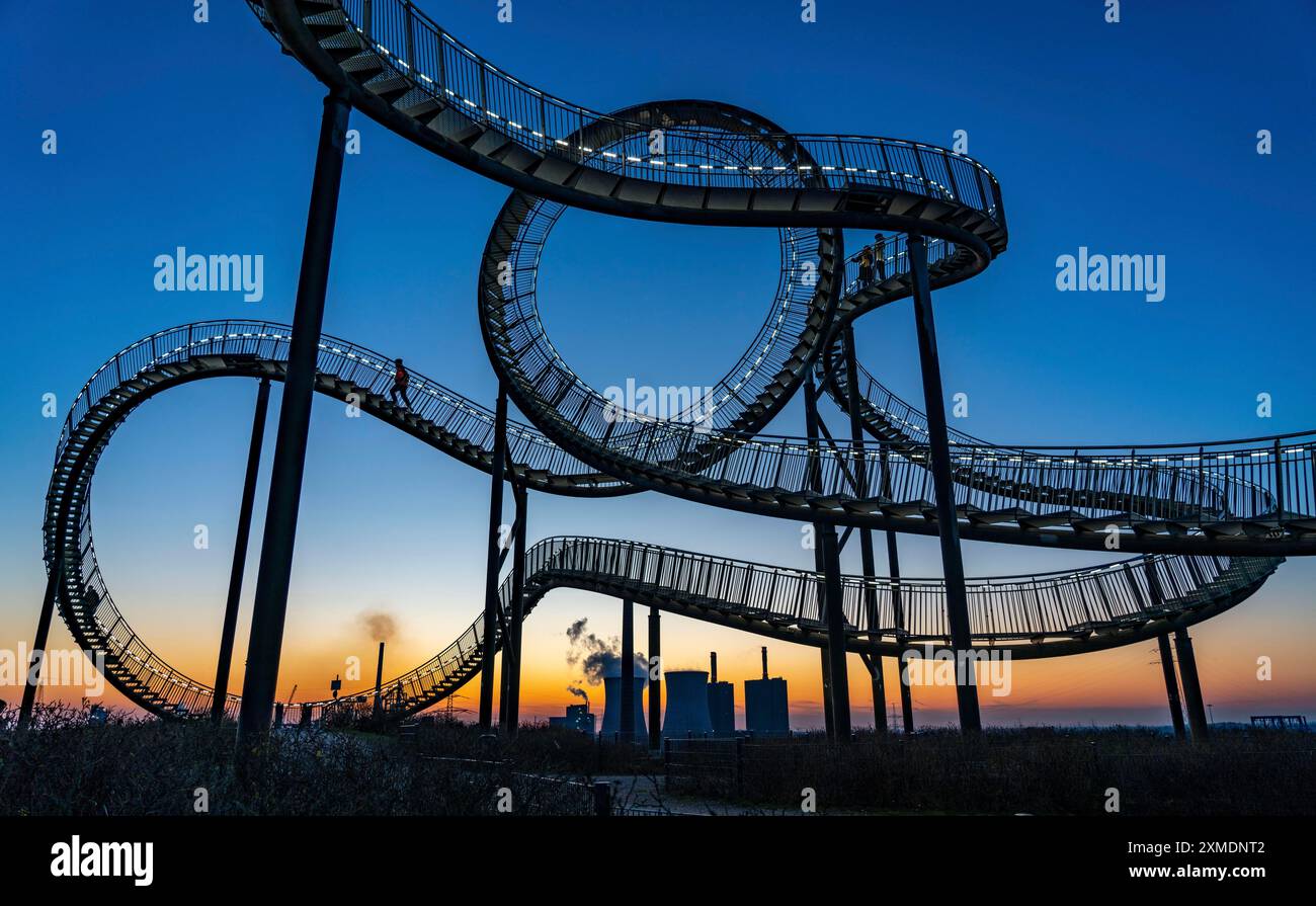 Monumento storico Angerpark Tiger & Turtle, Magic Mountain, scultura a forma di montagne russe sulla punta Heinrich-Hildebrand-Hoehe, HKM Foto Stock