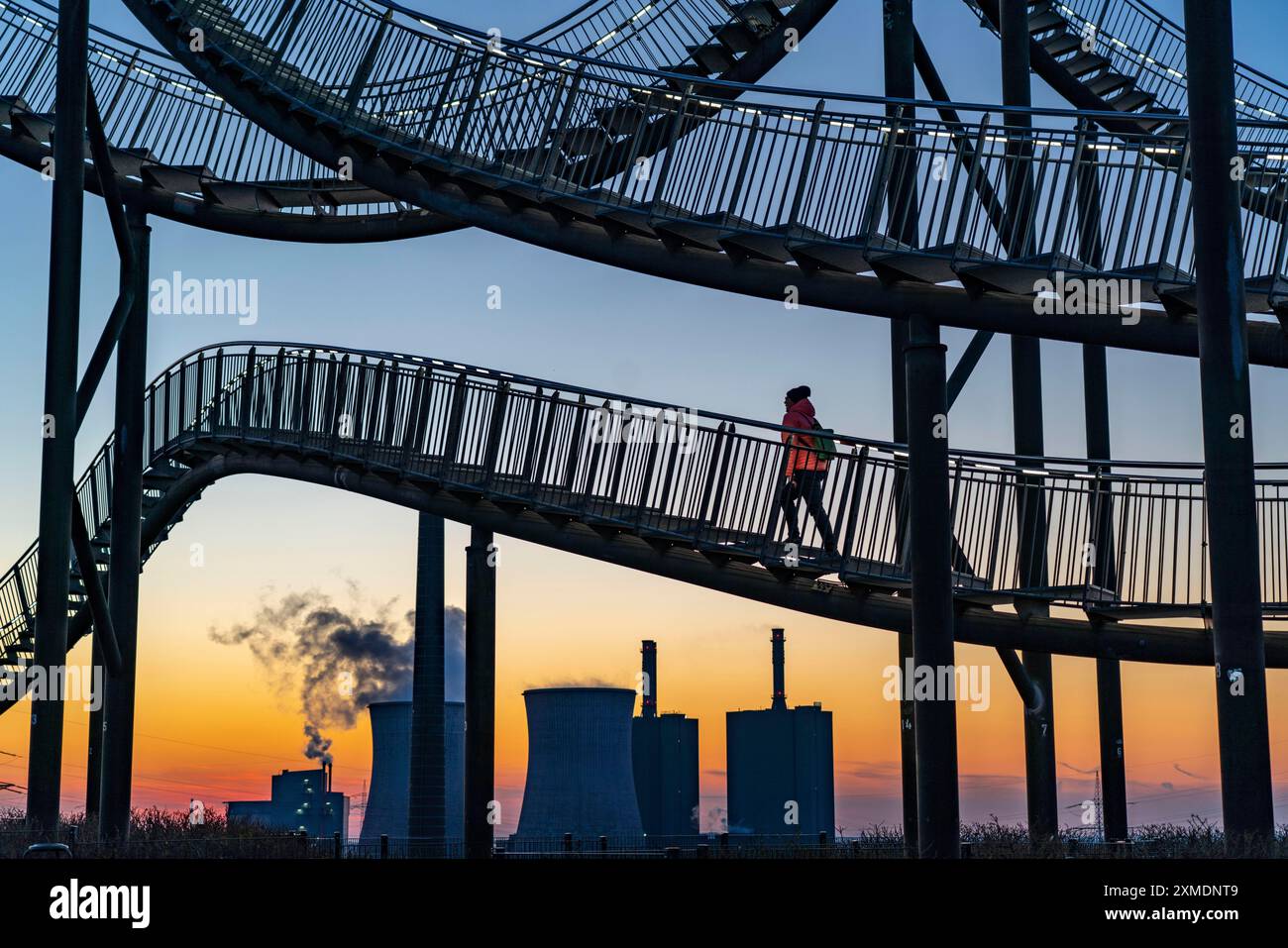 Monumento storico Angerpark Tiger & Turtle, Magic Mountain, scultura a forma di montagne russe sulla punta Heinrich-Hildebrand-Hoehe, HKM Foto Stock