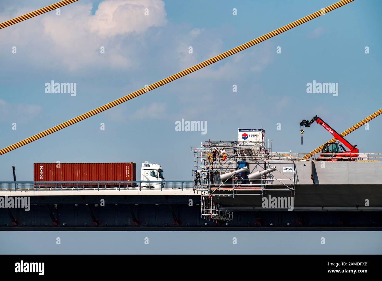 Nuova costruzione del ponte autostradale Neuenkamp della A40, sul Reno vicino a Duisburg, ponteggio, parallelo al ponte esistente, il nuovo Foto Stock