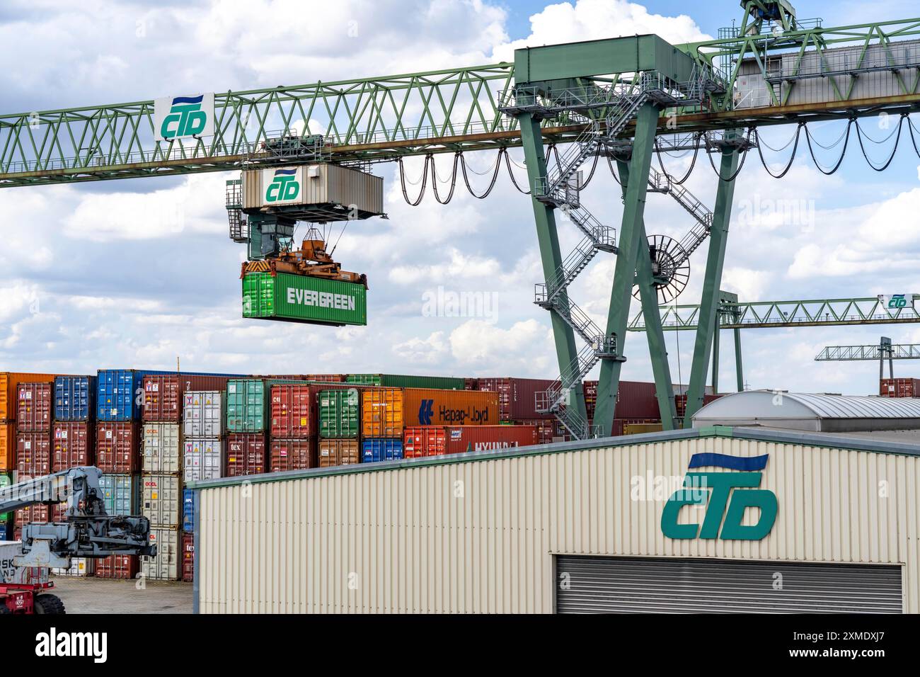 Porto di Dortmund, terminal container Dortmund CTD, terminal trimodale, trasporto ferroviario, stradale e per via navigabile, canale Dortmund-EMS, nord Foto Stock