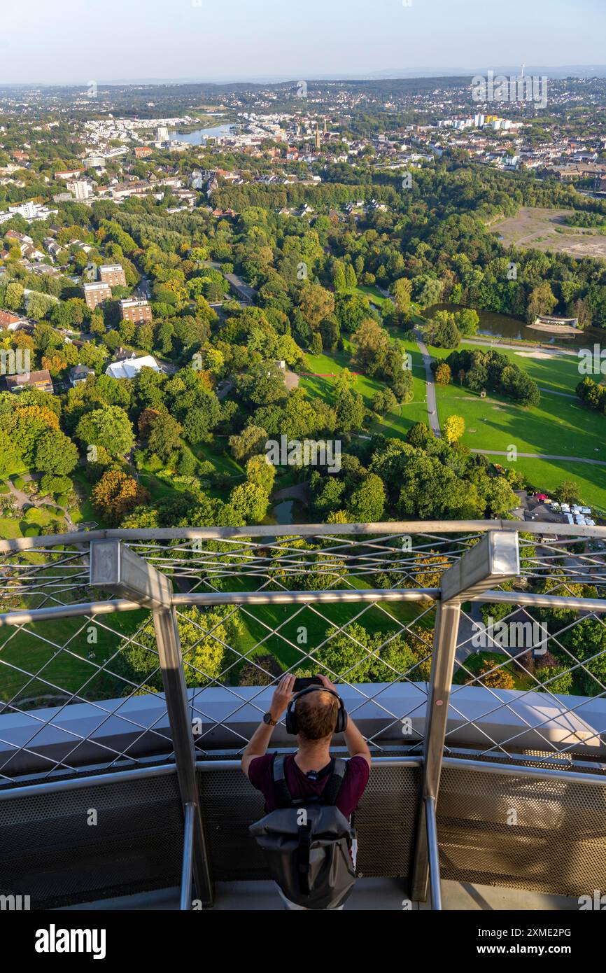 Vista dalla Florian Tower, torre di osservazione e televisione alta 219 metri, nel Westfalenpark, con 70 ettari, uno dei più grandi parchi cittadini Foto Stock