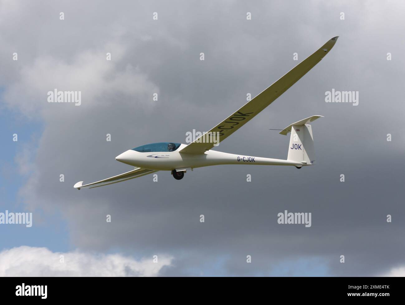 Un aliante HPH 304M Shark si avvicina ad un aeroporto privato nel West Sussex Foto Stock