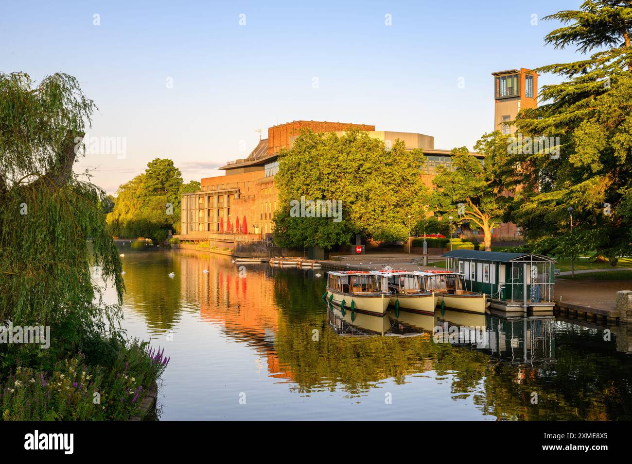 Fiume Avon a Stratford upon Avon all'alba Foto Stock