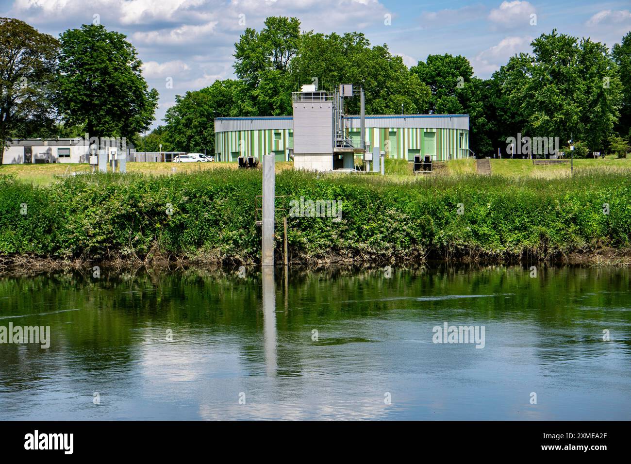 La Ruhr nei pressi di Essen-Horst, impianto di estrazione dell'acqua di Gelsenwasser AG, Renania settentrionale-Vestfalia, Germania Foto Stock