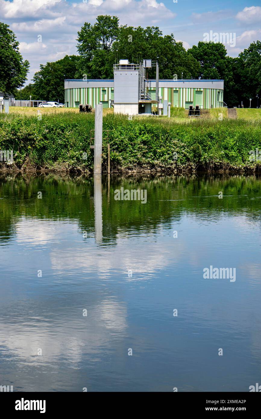 La Ruhr nei pressi di Essen-Horst, impianto di estrazione dell'acqua di Gelsenwasser AG, Renania settentrionale-Vestfalia, Germania Foto Stock