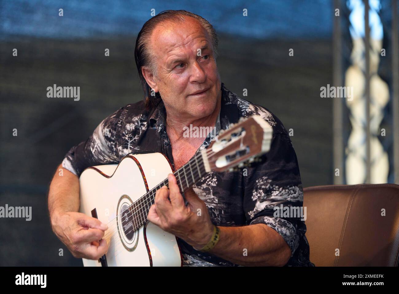 Il chitarrista Mike Reinhardt si esibisce all'Horizonte Festival di Coblenza con la band Gitanos de la Esquina. Coblenza, Renania-Palatinato, Germania Foto Stock