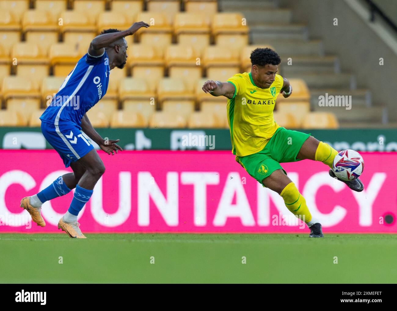 Norwich, Regno Unito, 26 luglio 2024. Onel Hernandez di Norwich City, in occasione di Norwich vs Magdeburg Pre-Season Friendly, Carrow Road, Norwich, Regno Unito, 26.07.2024 Foto Stock