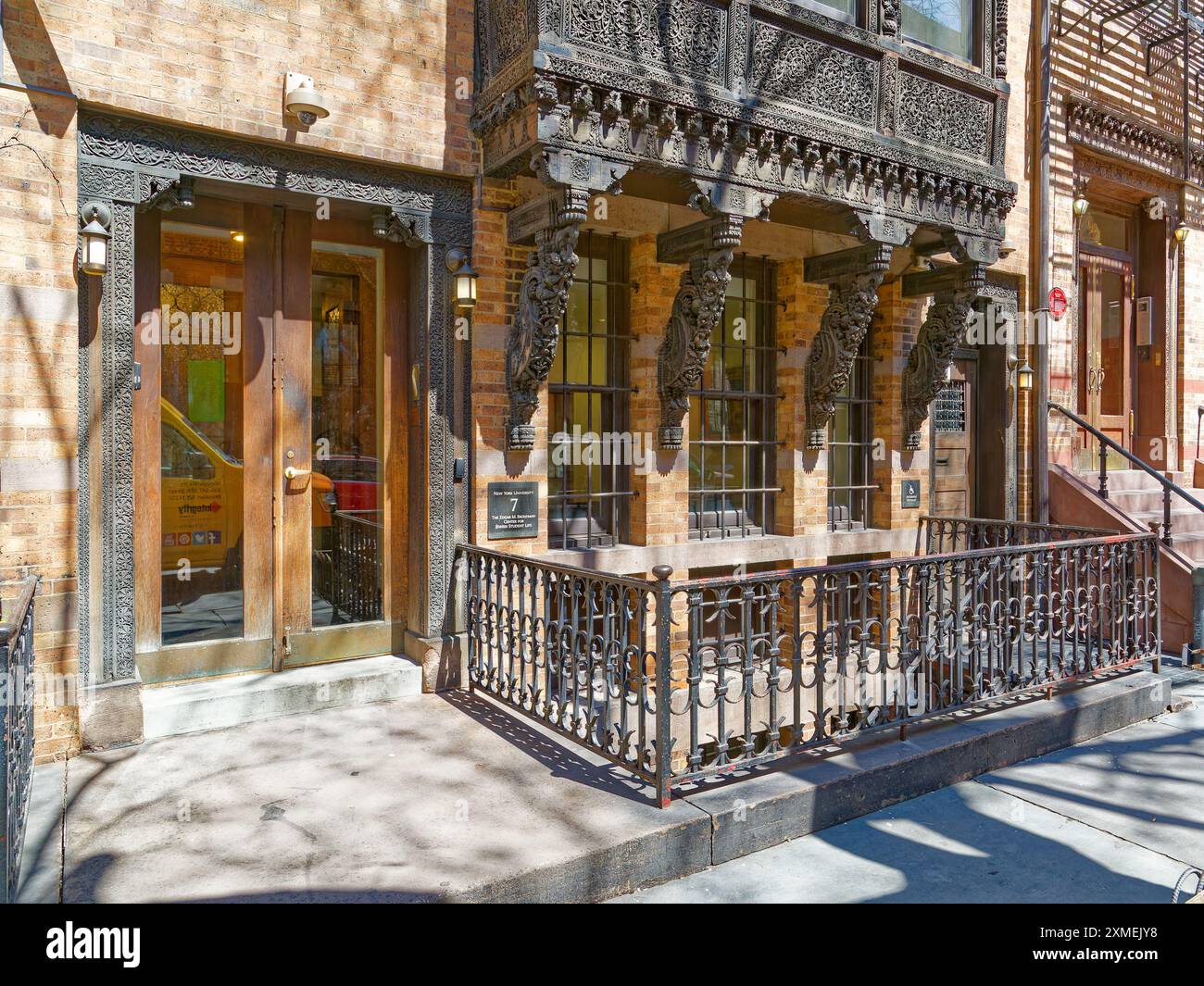 Edificio simbolo della Lockwood de Forest, 7 East 10th Street nel Greenwich Village; ora Bronfman Center for Jewish Student Life della New York University (NYU). Foto Stock
