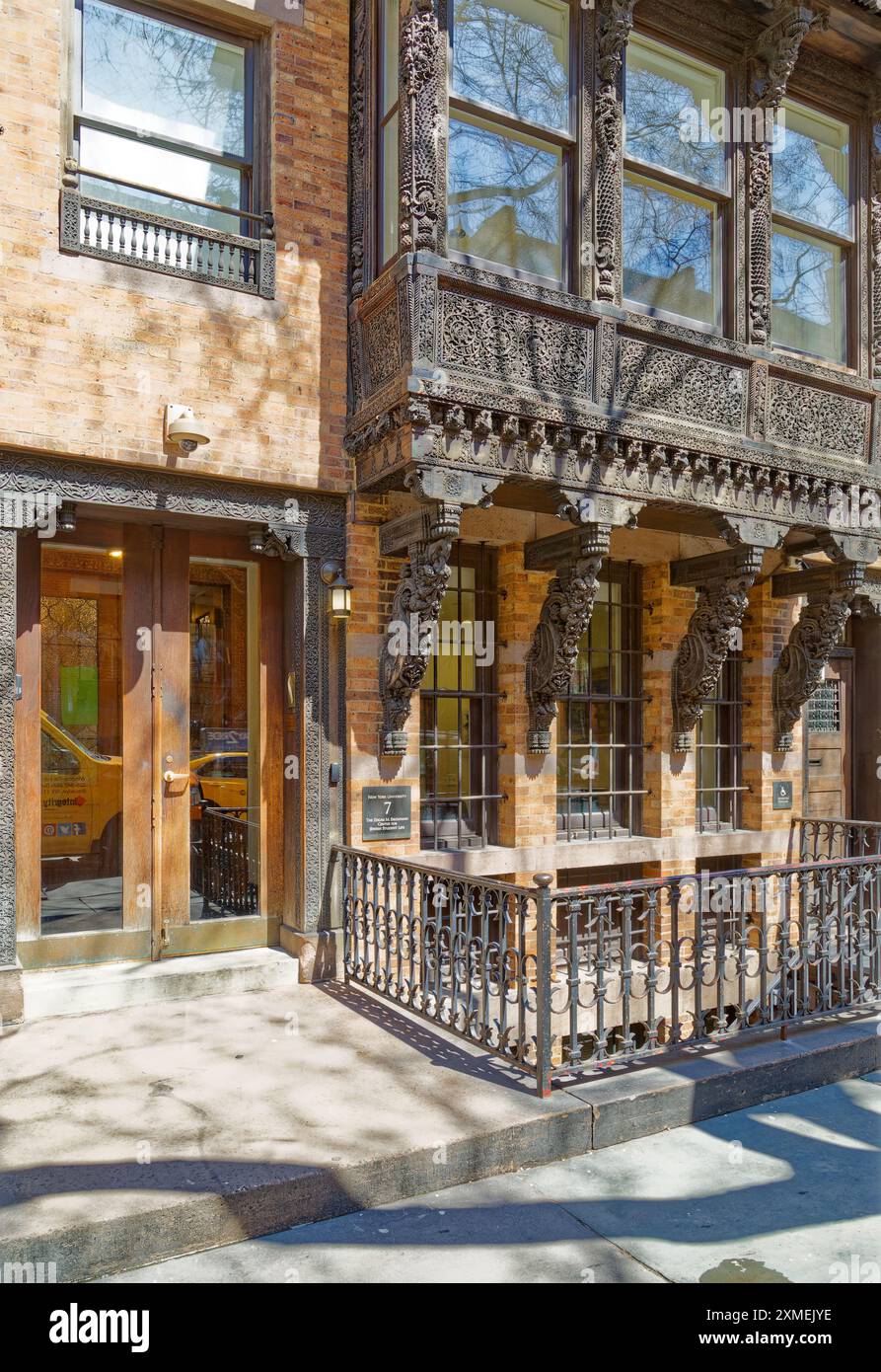 Edificio simbolo della Lockwood de Forest, 7 East 10th Street nel Greenwich Village; ora Bronfman Center for Jewish Student Life della New York University (NYU). Foto Stock