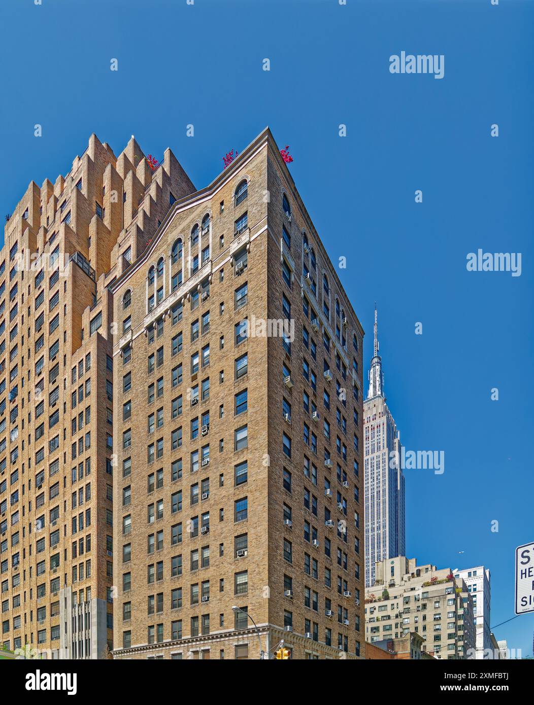 16 Park Avenue, una cooperativa di 16 piani a Murray Hill, costruita nel 1924 su progetto di Fred F. French Co. - Il progettista/sviluppatore di Tudor City. Foto Stock