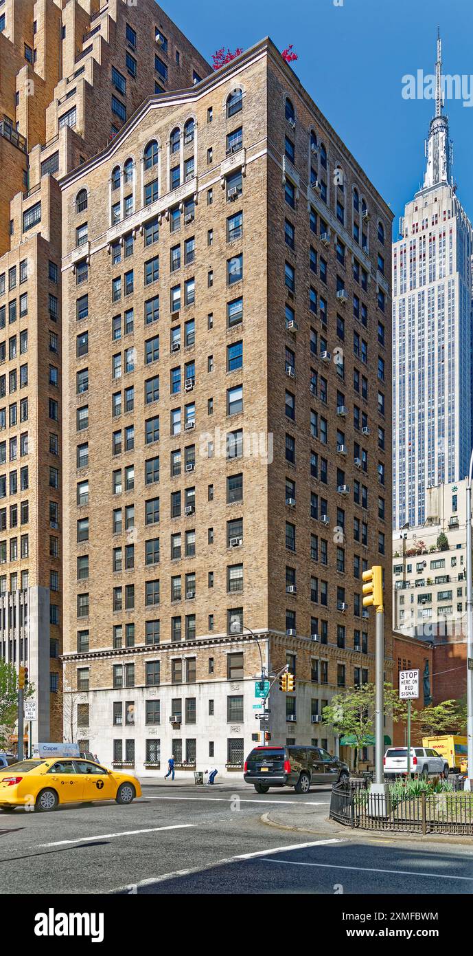16 Park Avenue, una cooperativa di 16 piani a Murray Hill, costruita nel 1924 su progetto di Fred F. French Co. - Il progettista/sviluppatore di Tudor City. Foto Stock