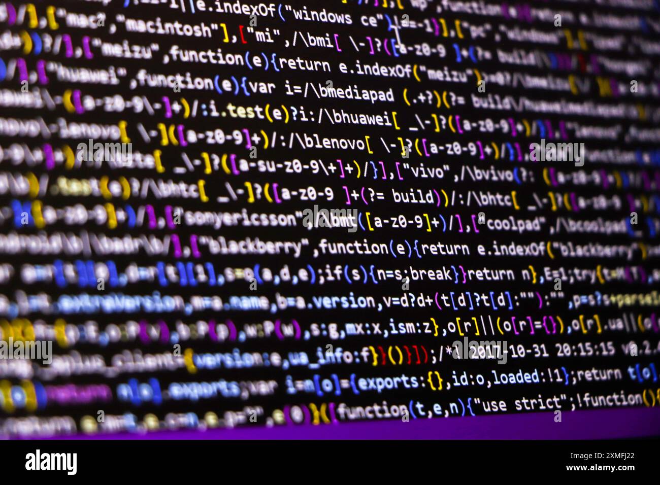 Schermata astratta del codice di programmazione dello sviluppatore software. Script del computer Foto Stock