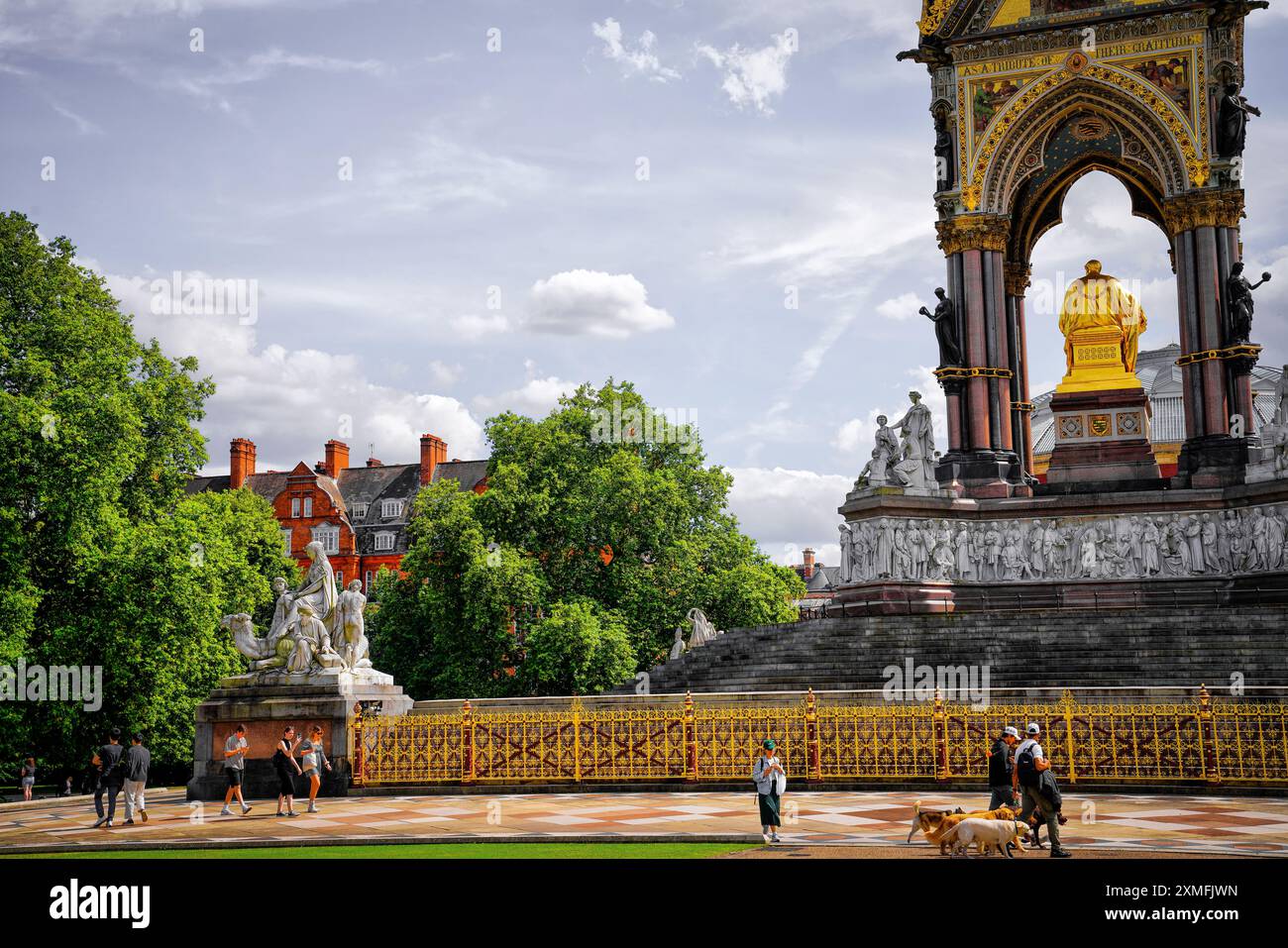 Albert Memorial Statue, Kensington Gardens, Londra, Inghilterra, Regno Unito Foto Stock