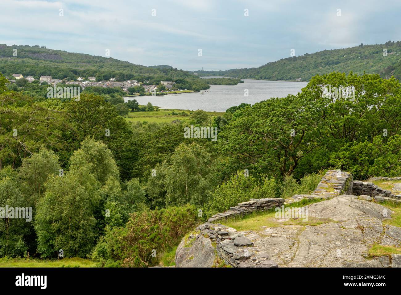 Llyn Peris del castello di Dolbadarn, Llanberis, Gwynedd, Galles Foto Stock