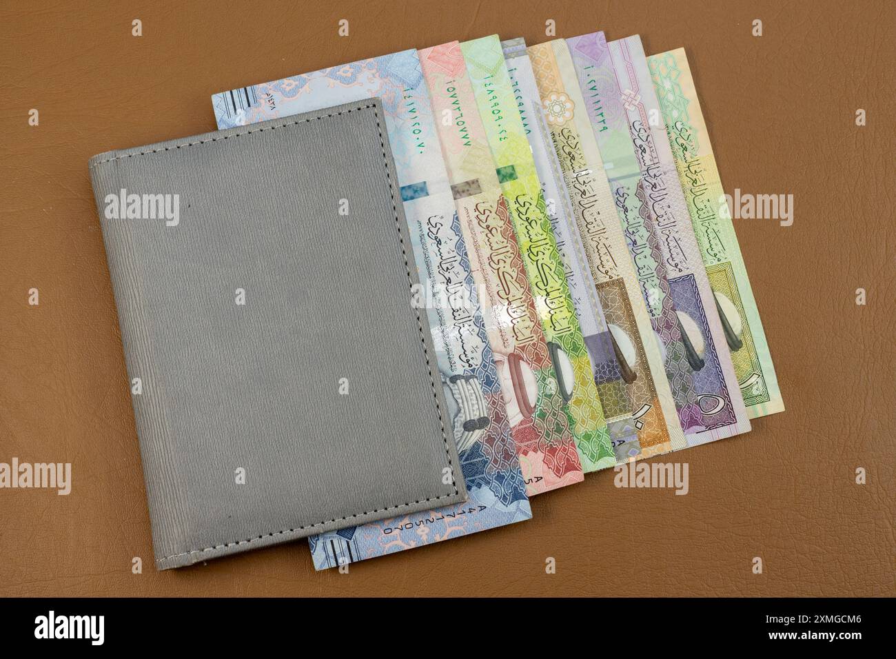 Banconote dei Riyal sauditi nel portafoglio Foto Stock