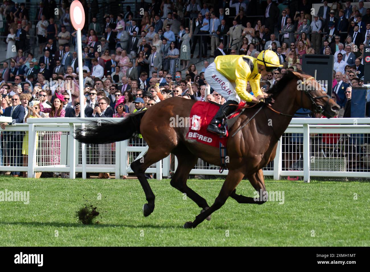 Ascot, Berkshire, Regno Unito. 27 luglio 2024. Il cavallo Elnajmm guidato dal fantino Tom Marquand vince la Betfred handicap Stakes al QIPCO King George Day all'Ascot Racecourse nel Berkshire. Proprietario Sheikh Ahmed al Maktoum, allenatore William Haggis, Newmarket, allevatore Godolphin. Crediti: Maureen McLean/Alamy Live News Foto Stock