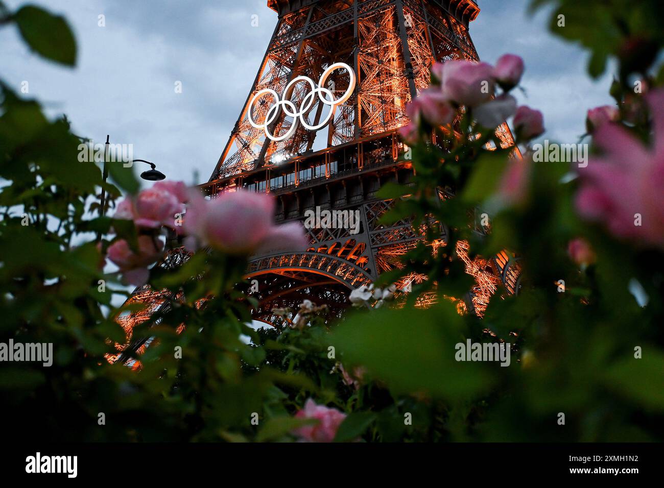 Parigi, Francia. 24 luglio 2024. Tour Eiffel durante i XXXIII Giochi Olimpici di Parigi 2024 sulla Senna a Parigi (Francia), 24 luglio 2024. Crediti: Insidefoto di andrea staccioli/Alamy Live News Foto Stock