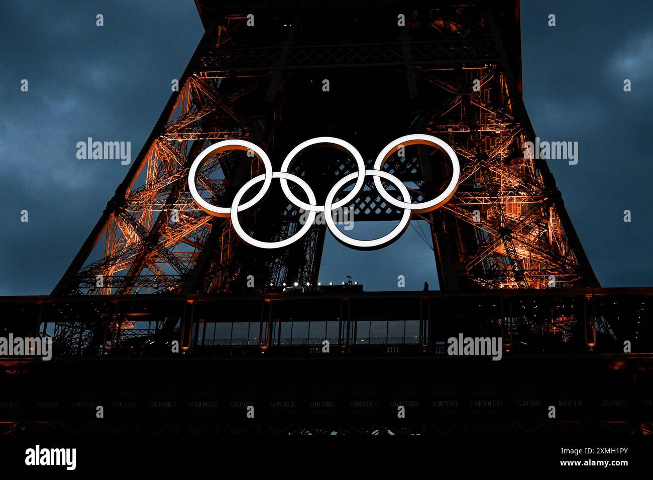 Parigi, Francia. 24 luglio 2024. Tour Eiffel durante i XXXIII Giochi Olimpici di Parigi 2024 sulla Senna a Parigi (Francia), 24 luglio 2024. Crediti: Insidefoto di andrea staccioli/Alamy Live News Foto Stock