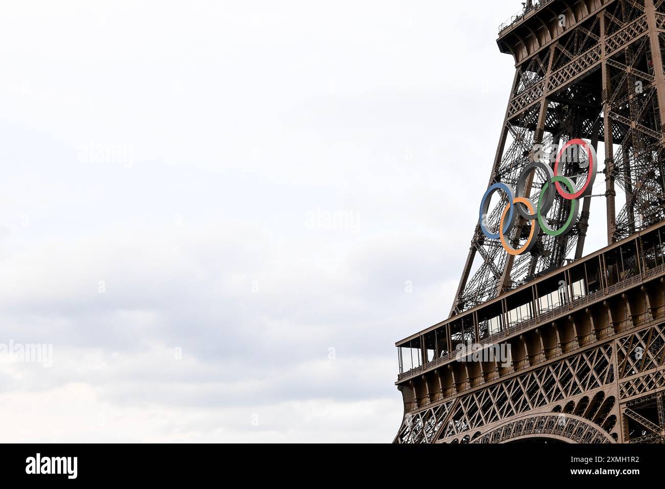 Parigi, Francia. 24 luglio 2024. Tour Eiffel durante i XXXIII Giochi Olimpici di Parigi 2024 sulla Senna a Parigi (Francia), 24 luglio 2024. Crediti: Insidefoto di andrea staccioli/Alamy Live News Foto Stock