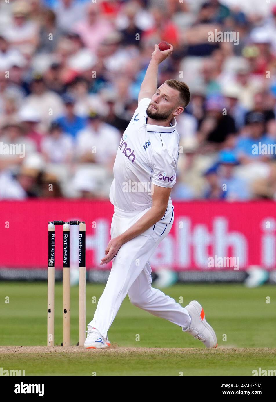 L'inglese Gus Atkinson durante il terzo giorno del Rothesay test match a Edgbaston, Birmingham. Data foto: Domenica 28 luglio 2024. Foto Stock
