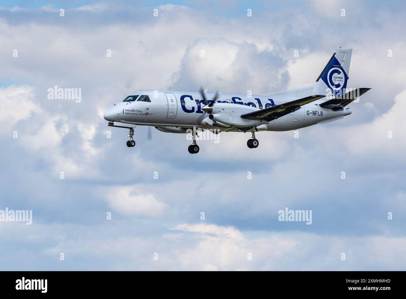 Cranfield University Saab 340B, arrivo alla RAF Fairford per prendere parte all'esposizione statica al Royal International Air Tattoo 2024. Foto Stock