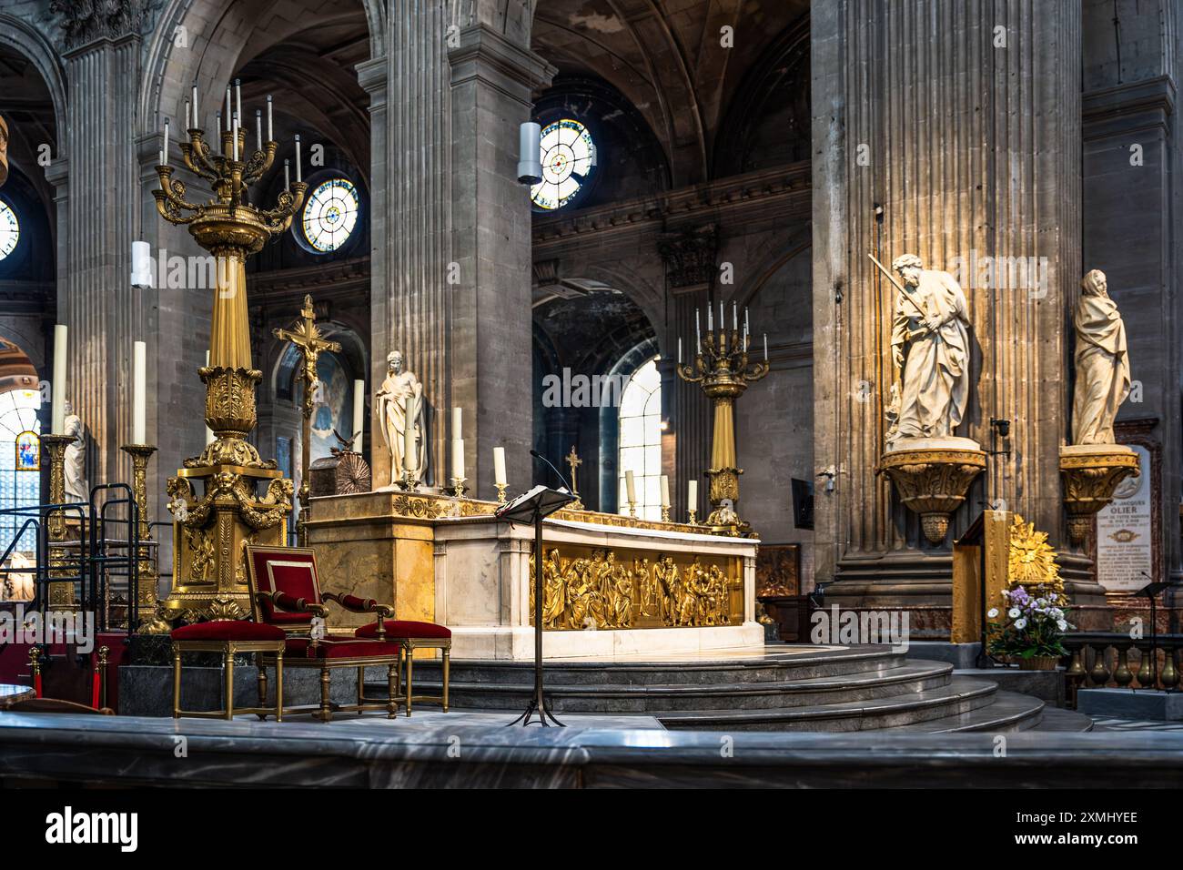 Interno della chiesa barocca cattolica di Saint-Sulpice, costruita nel XVII secolo, in Place Saint-Sulpice, quartiere Latino, vi arrondissement, Parigi, Francia Foto Stock