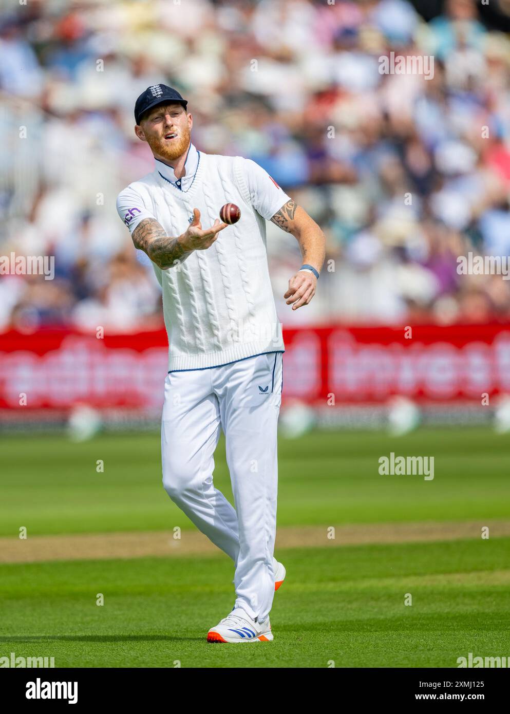 Ben Stokes capitano d'Inghilterra durante il primo giorno del terzo Rothesay test match tra Inghilterra e Indie occidentali. Foto Stock