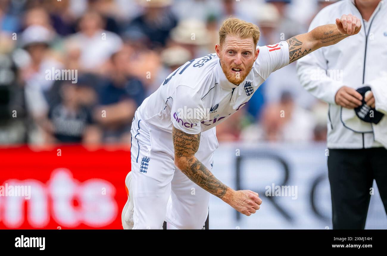 Ben Stokes bowling per l'Inghilterra il primo giorno del terzo Rothesay test match tra Inghilterra e Indie occidentali. Foto Stock