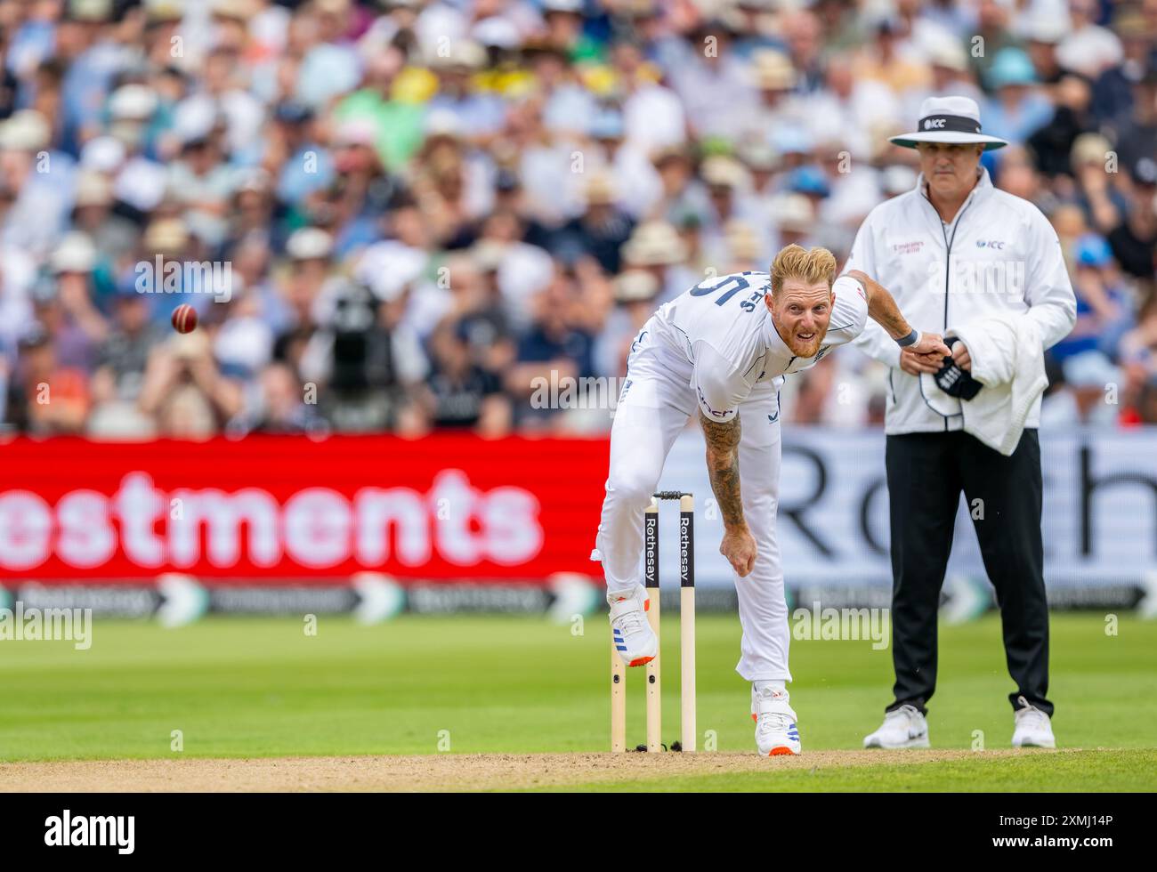 Ben Stokes bowling per l'Inghilterra il primo giorno del terzo Rothesay test match tra Inghilterra e Indie occidentali. Foto Stock