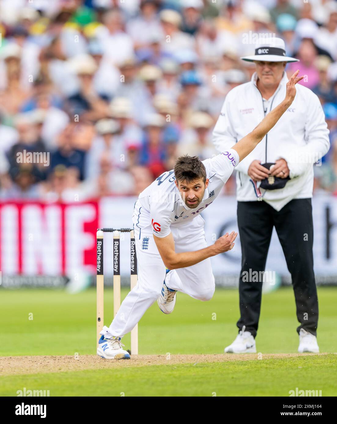 Mark Wood bowling per l'Inghilterra il primo giorno del terzo Rothesay test match tra Inghilterra e Indie occidentali. Foto Stock