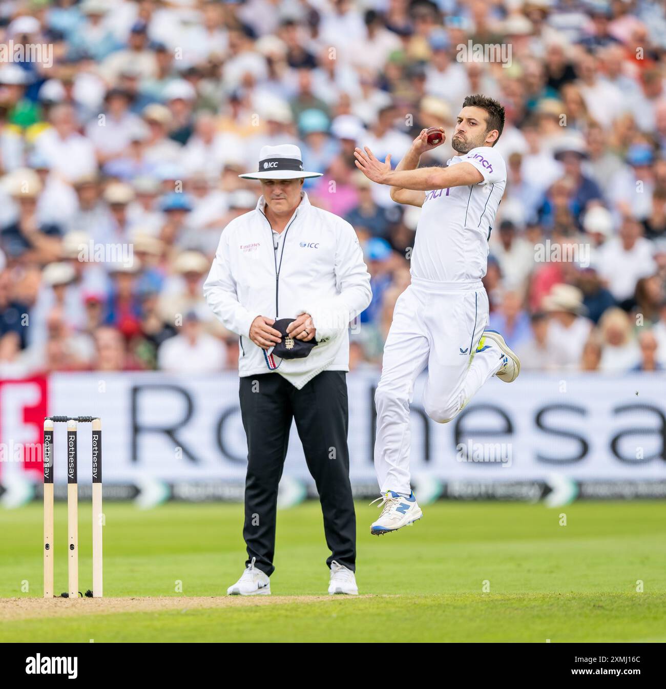 Mark Wood bowling per l'Inghilterra il primo giorno del terzo Rothesay test match tra Inghilterra e Indie occidentali. Foto Stock