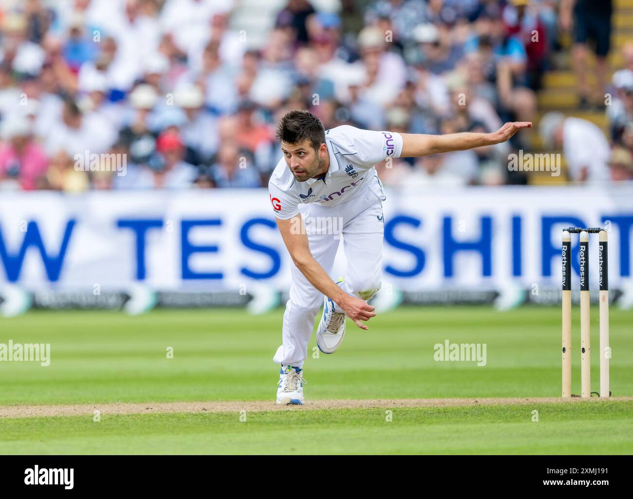 Mark Wood bowling per l'Inghilterra il primo giorno del terzo Rothesay test match tra Inghilterra e Indie occidentali. Foto Stock