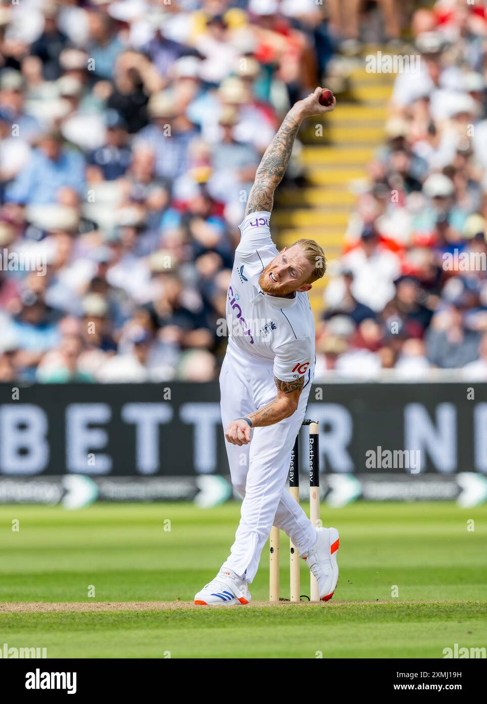 Ben Stokes bowling per l'Inghilterra il primo giorno del terzo Rothesay test match tra Inghilterra e Indie occidentali. Foto Stock