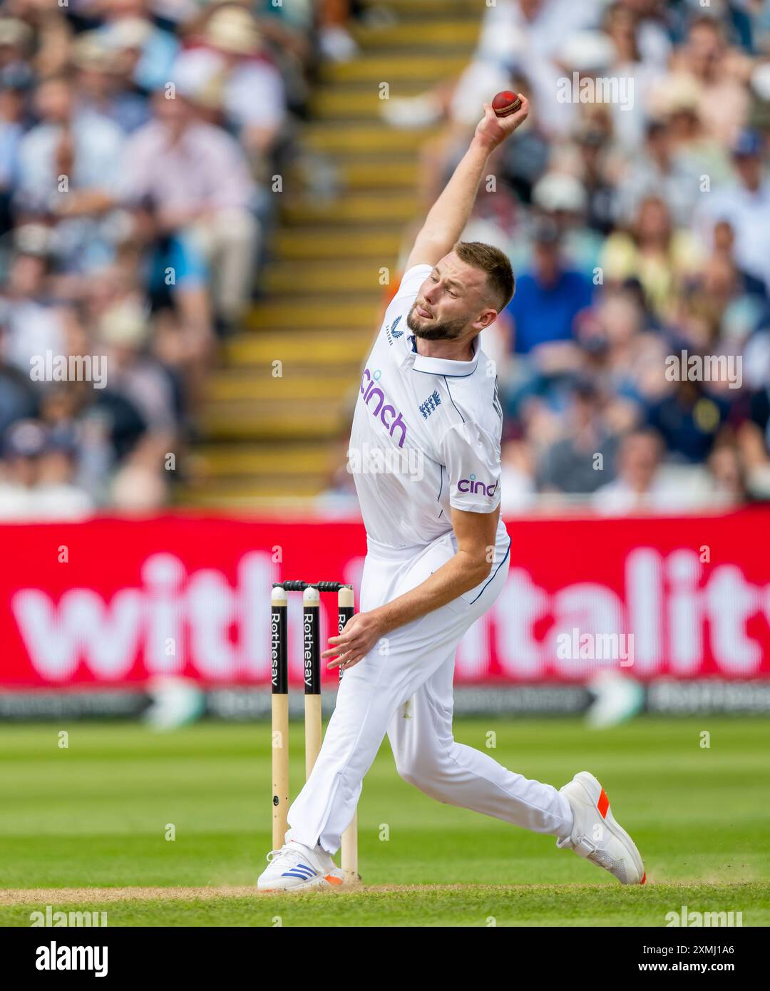 Gus Atkinson bowling per l'Inghilterra il primo giorno del terzo Rothesay test match tra Inghilterra e Indie occidentali. Foto Stock