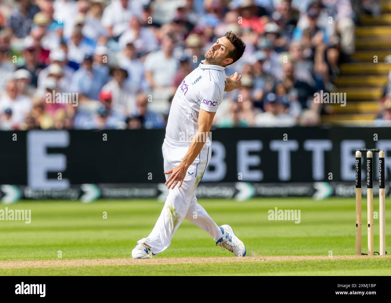 Mark Wood bowling per l'Inghilterra il primo giorno del terzo Rothesay test match tra Inghilterra e Indie occidentali. Foto Stock
