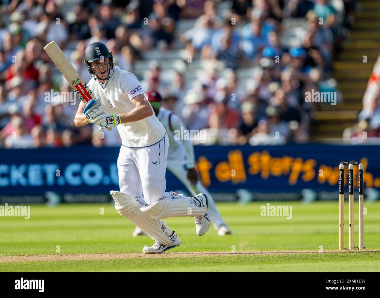 Zak Crawley batté per l'Inghilterra il primo giorno del terzo Rothesay test match tra Inghilterra e Indie occidentali. Foto Stock