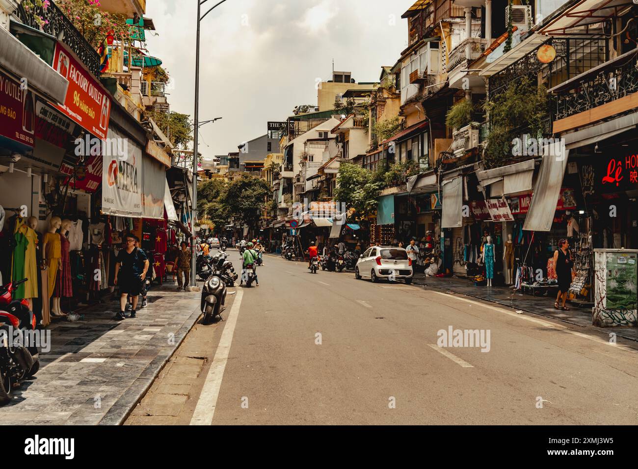 Scena di strada ad Hanoi in Vietnam Foto Stock