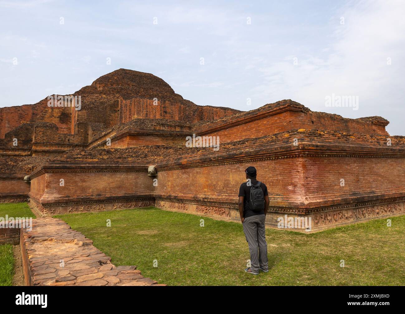 Turisti del Bangladesh a Somapura Mahavihara, Rajshahi Division, Badalgachhi, Bangladesh Foto Stock
